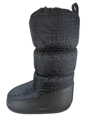 R snow boots retail $400