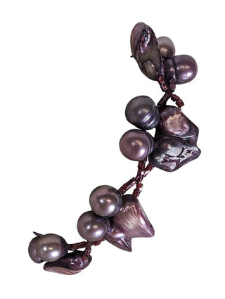 R pearl bracelet