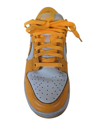 Lace up Nike Dunk