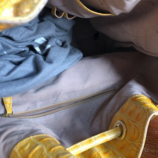 Bucket with side zip pockets