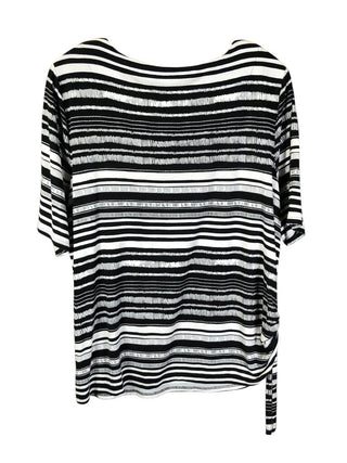 Short sleeve scoop neck