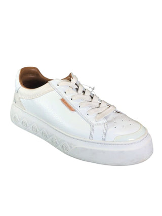lace up