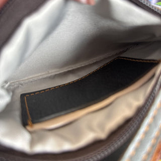 Zip top wristlet