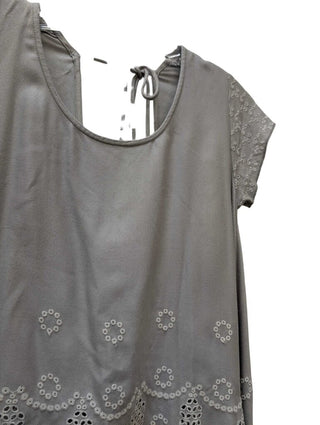 Short Sleeve Eyelet Detail Handkerchief Hem