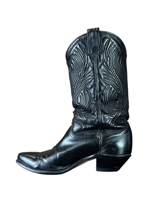 Embroidered leather pointed toe