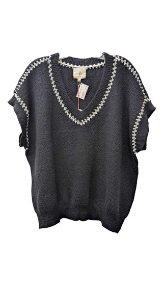 NWT Short Sleeve Zig Zag Trim