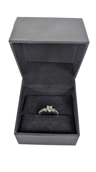 White 14K Gold 4.5 Weight 1.5 Kt Diamond Ring