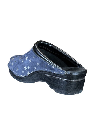 Suede clogs w/stars