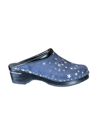 Suede clogs w/stars