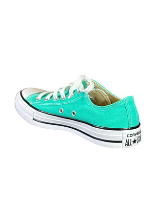 Classic Lace Up