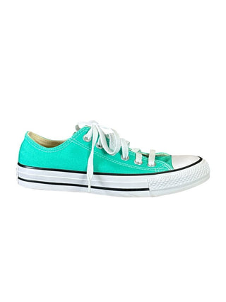 Classic Lace Up