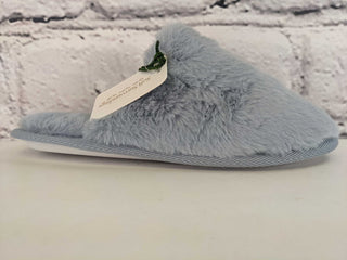 R Fuzzy Slippers