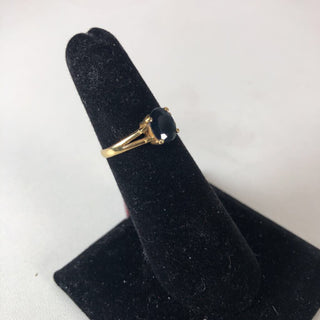 R 18k stone ring
