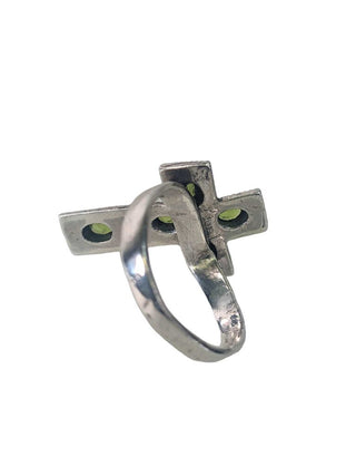 R sterling peridot cross ring