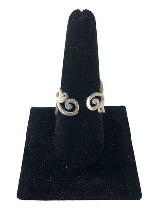 R Sterling swirl ring