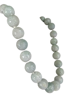 R carved jade beads with magnetic clasp