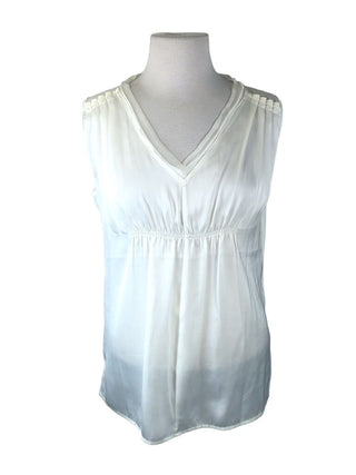 R Sleeveless pleated pullover top