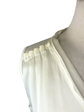 R Sleeveless pleated pullover top