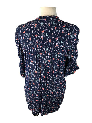 R Button front butterfly shirt