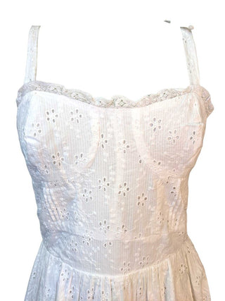 R Strap Bow Tie Eyelet