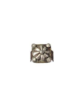 D Metal Ring Sq Concho