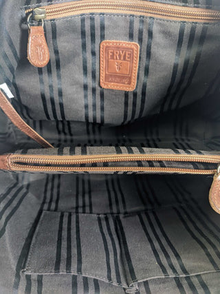 R distressed leather shoulder