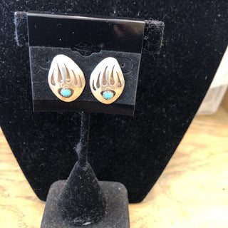 R Sterling bearclaw earrings w/ stone
