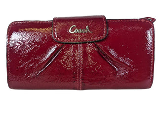 R patent leather pleated button