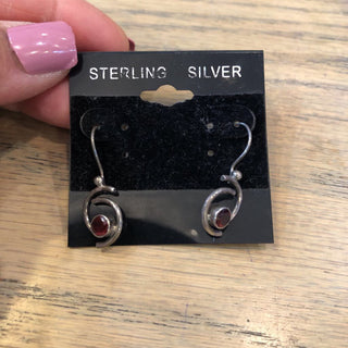 R SS Stone Earrings