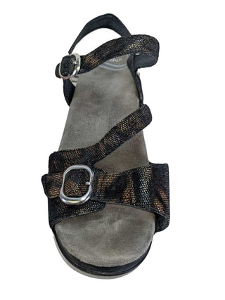 R Slip On