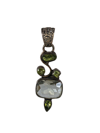 R SS Stone Pendant