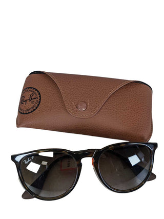 R Erica Polarized