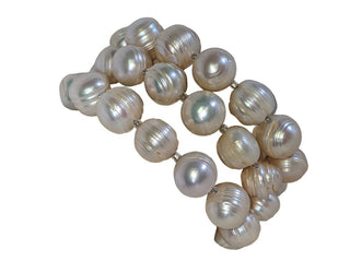 R SS Triple Strand Pearl Bracelet
