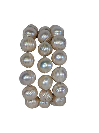 R SS Triple Strand Pearl Bracelet