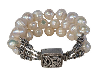 R SS Triple Strand Pearl Bracelet