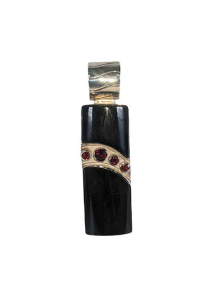 R SS Stone Elongated Pendant