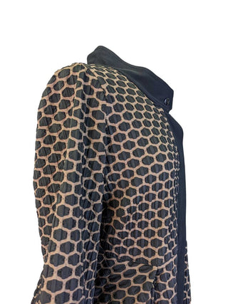 R textured Button Up