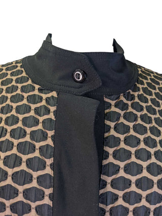 R textured Button Up