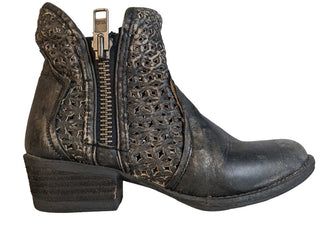 R leather cutout