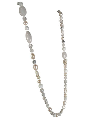 R pearl stone necklace