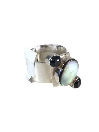 R SS Three Stone Cigar Band Ring