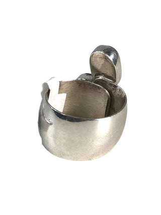 R SS Three Stone Cigar Band Ring