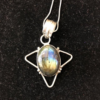 R SS Oval Stone Necklace