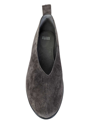 R Suede Flat w/Small Wedge