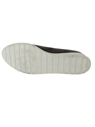 R Suede Flat w/Small Wedge