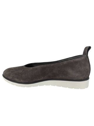 R Suede Flat w/Small Wedge
